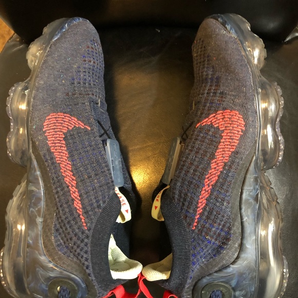 Nike Air VaporMax 2020 Flyknit 'Obsidian Siren Red' Men's Size 9 [CW1765-400] - Picture 12 of 13